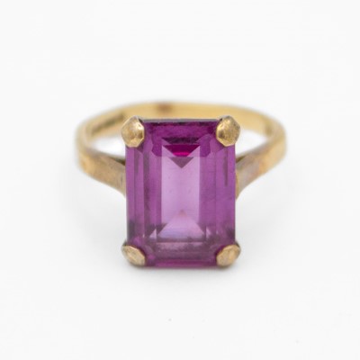 Lot 57 - A 9k purple synthetic sapphire set dress ring.