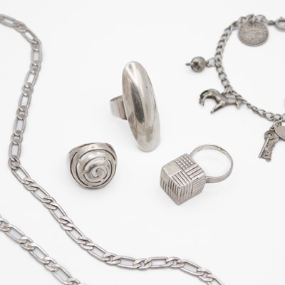 Lot 59 - A selection of 925 silver jewellery.