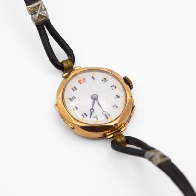 Lot 61 - A 9k cased lady's manual wind wristwatch.
