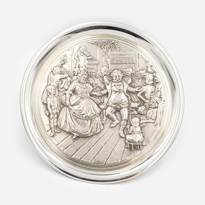 Lot 205 - A modern silver Birmingham Mint Christmas plate dated 1974.