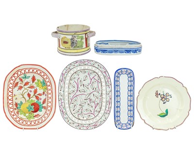 Lot 346 - A late 18th/early 19th century Davenport dish.