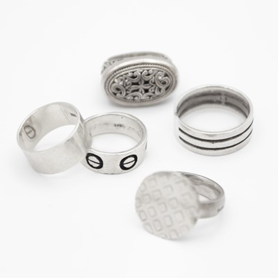 Lot 84 - A selection of five silver gentleman's finger rings.