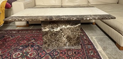 Lot 286 - A marble table