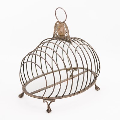 Lot 107 - A George III silver twelve-section toast rack by Robert Hennell I.