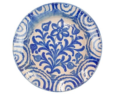 Lot 609 - A Spanish Fajalauza lebrillo bowl.