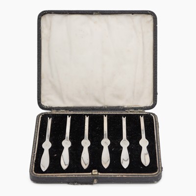 Lot 118 - A George V cased set of six silver crab picks by William Suckling Ltd.