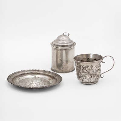 Lot 121 - A selection of three George III silver items.