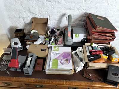 Lot 297 - Office sundries