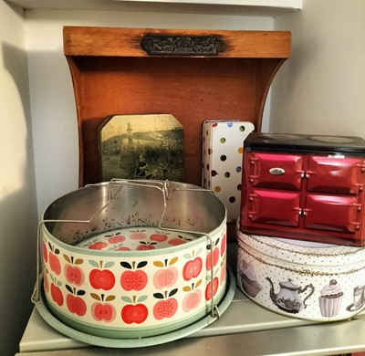 Lot 302 - A Le Creuset rack and tins