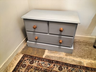 Lot 319 - A modern chest