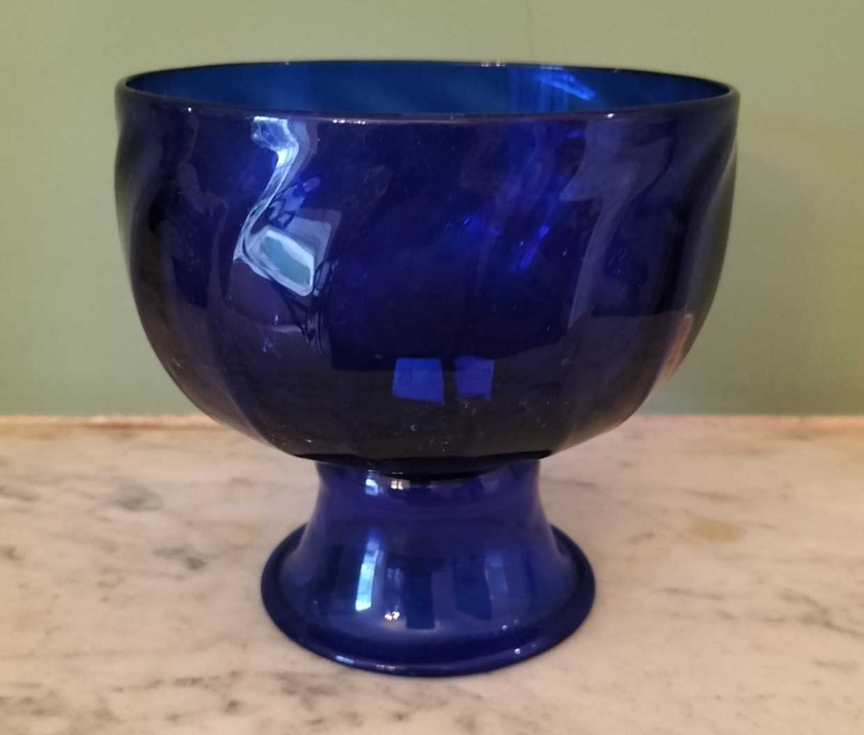 Lot 31 - Georgian Blue Glass sugar bowl