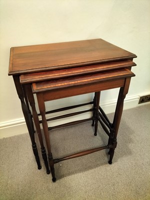 Lot 333 - Nest of tables