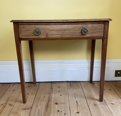 Lot 420 - A Georgian mahogany side table
