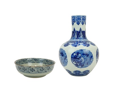 Lot 390 - A Chinese blue and white shaft and globe vase.