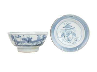 Lot 450 - A Chinese Tek Sing porcelain bowl and plate.