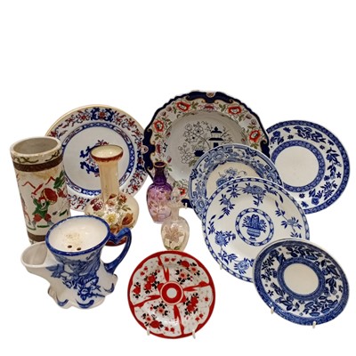 Lot 33 - A collection of mixed ceramics, including...