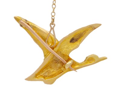 Lot 9 - An Edwardian 15ct gold and enamel brooch modeled as a flying Mallard duck.