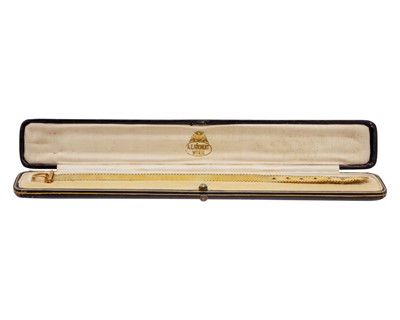 Lot A. E. KÖCHERT - A fine Austrian early 20th-century 14k yellow gold mesh bracelet with buckle clasp.