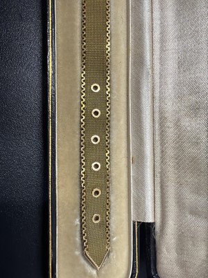 Lot 12 - A. E. KÖCHERT - A fine Austrian early 20th-century 14k yellow gold mesh bracelet with buckle clasp.