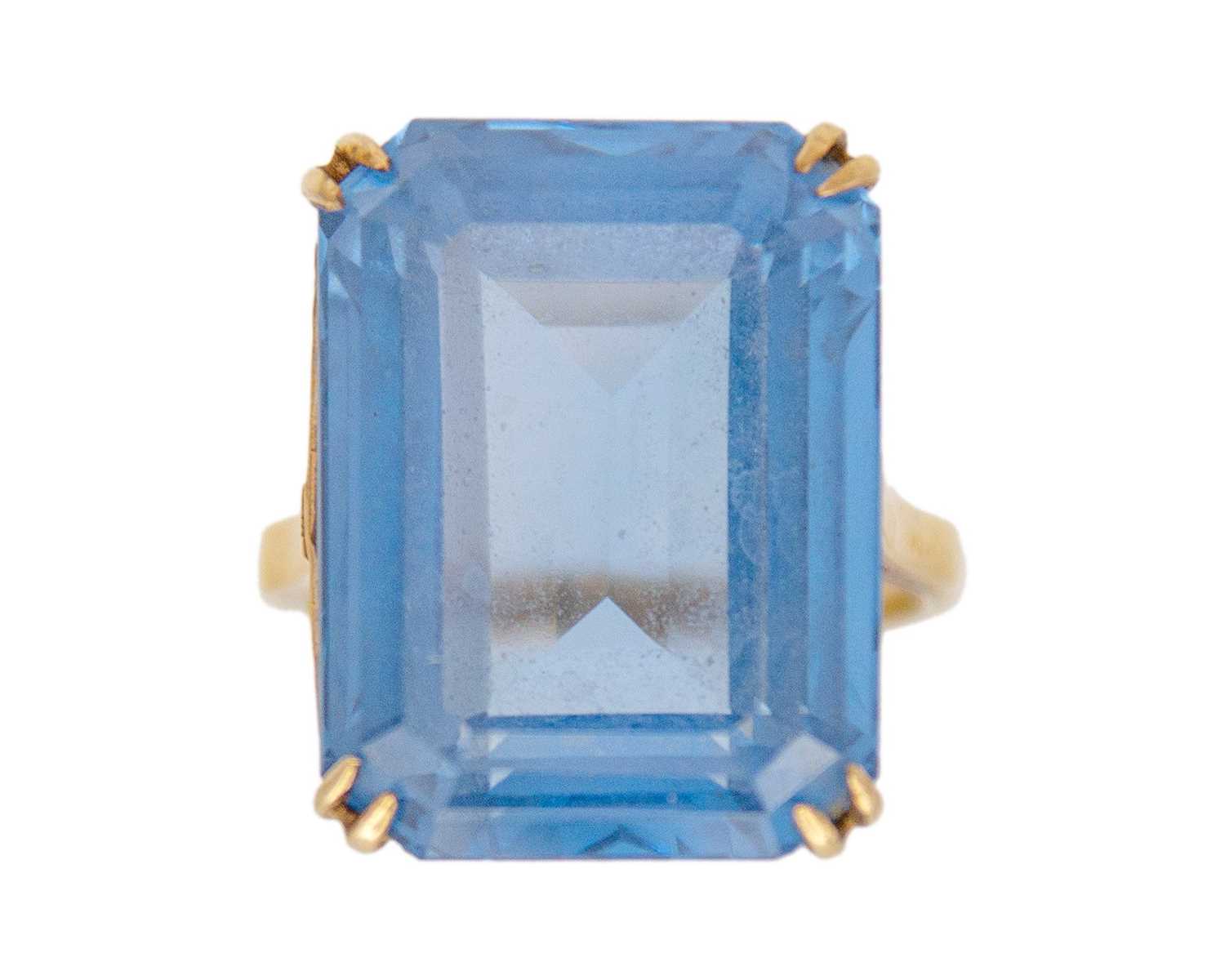 Lot 15 - A 9k blue synthetic spinel cocktail ring.