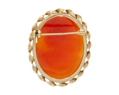 Lot 27 - A 9k mounted shell cameo brooch.