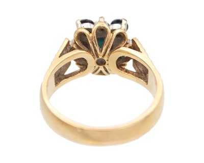 Lot 32 - A 9k blue sapphire and diamond set cluster ring.