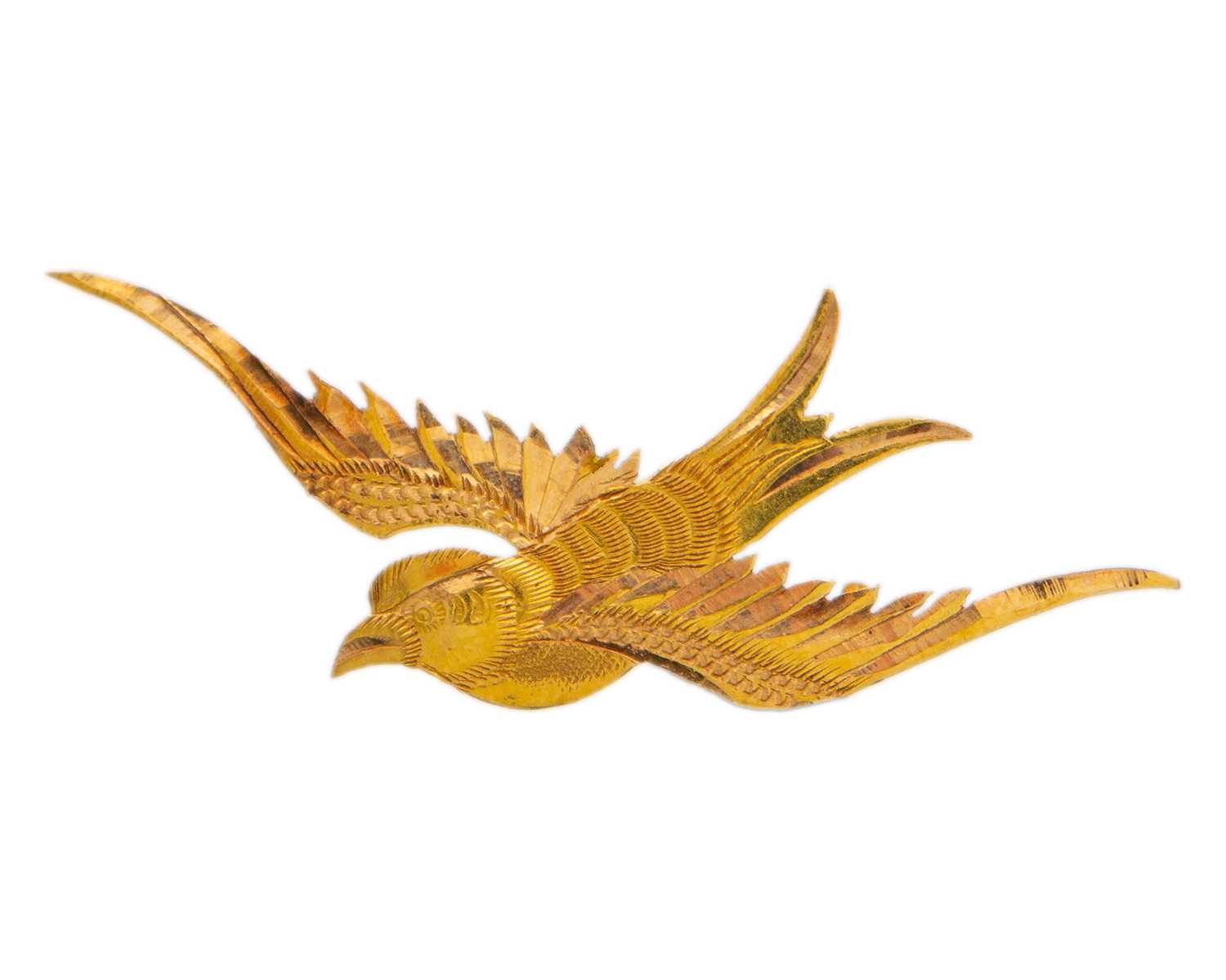 Lot 33 - A high-purity gold bird brooch.