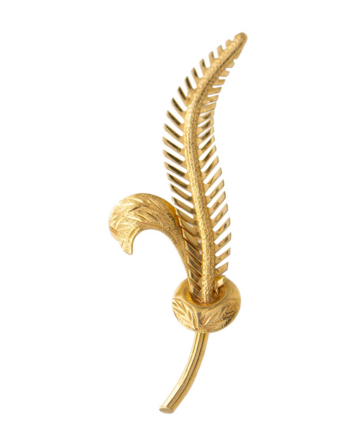 Lot 34 - A 14k feather design brooch by Cropp & Farr.