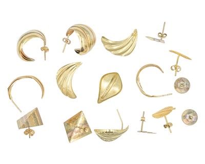 Lot 65 - Eight pairs of 9k stud earrings.
