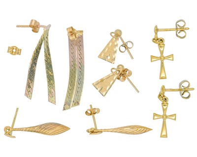 Lot 90 - Four pairs of 9k pendant stud earrings.