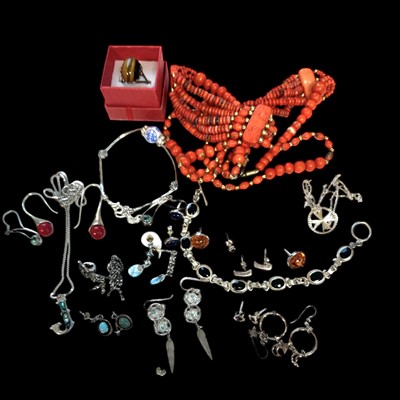 Lot 98 - A selection of silver and white metal...