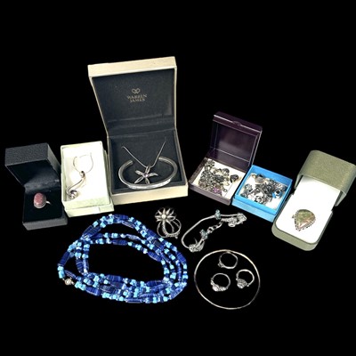 Lot 101 - A selection of silver and white metal...