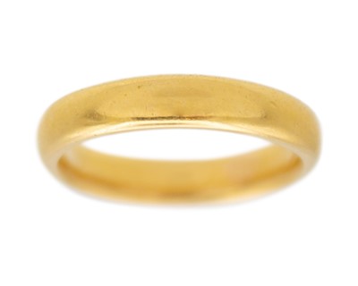 Lot 36 - A heavy 22k hallmarked gold band ring.