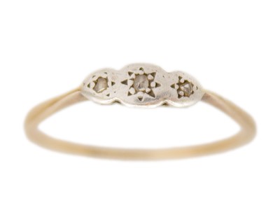 Lot 92 - A selection of three 9k gem set rings.