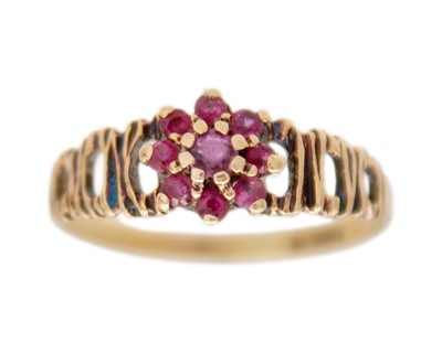 Lot 92 - A selection of three 9k gem set rings.