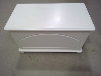 Lot 132 - A Quality Blanket Box, 52cm tall, 91cm wide...