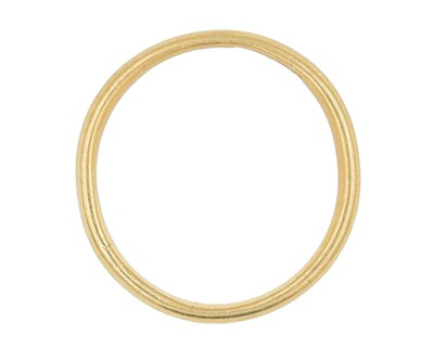 Lot 75 - A 22k hallmarked gold band ring.