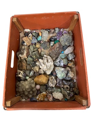 Lot 91 - A collection of assorted mineral and crystal specimens.