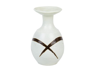 Lot 575 - Janet LEACH (1918-1997)