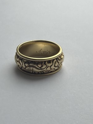 Lot 24 - A Good George IV high-purity gold band ring with carved decoration, with inscription dated 1824.