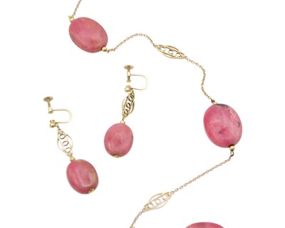 Lot 47 - A 9k rhodonite bead long necklace with matching pendant earrings.