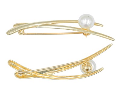 Lot 73 - A pair of modern 9k hallmarked cultured pearl set brooches.