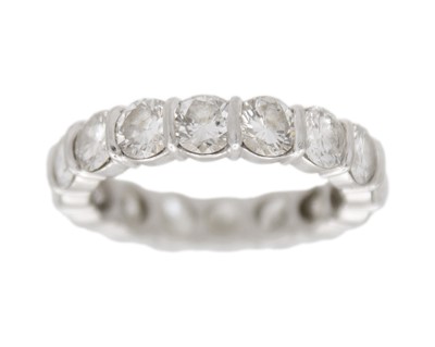Lot 96 - A good platinum 4.00ct diamond set full eternity ring.
