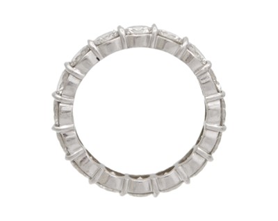 Lot 96 - A good platinum 4.00ct diamond set full eternity ring.