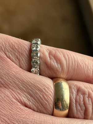 Lot 96 - A good platinum 4.00ct diamond set full eternity ring.