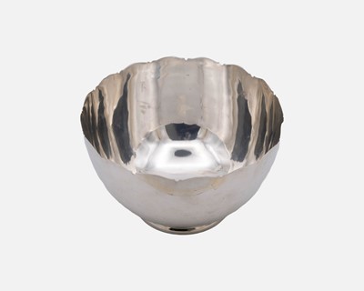 Lot 144 - An Irish silver bowl by Royal Irish Silver Co.