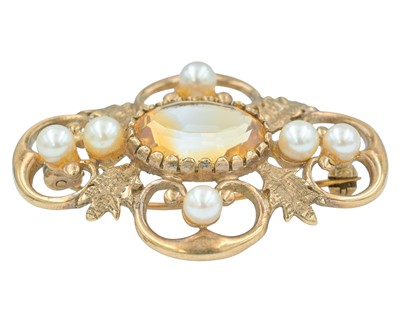 Lot 78 - A 9k Victorian-style citrine and cultured pearl set brooch.