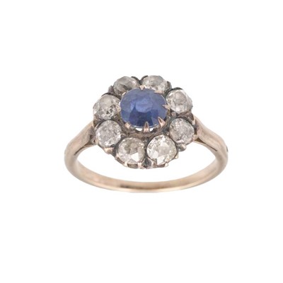 Lot 129 - A dainty Victorian old mine-cut and cornflower blue sapphire set gold cluster ring of small size.