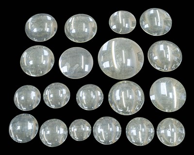 Lot 115 - A collection of 19 circular magnifying lenses in various sizes.