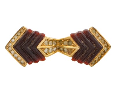 Lot 218 - CHRISTIAN DIOR - A gold-tone paste set brooch.